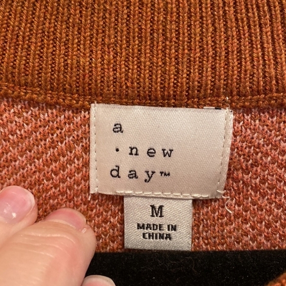 A New Day Sweater Womens Size Medium Brown Peach Diamond Pattern - Picture 3 of 5